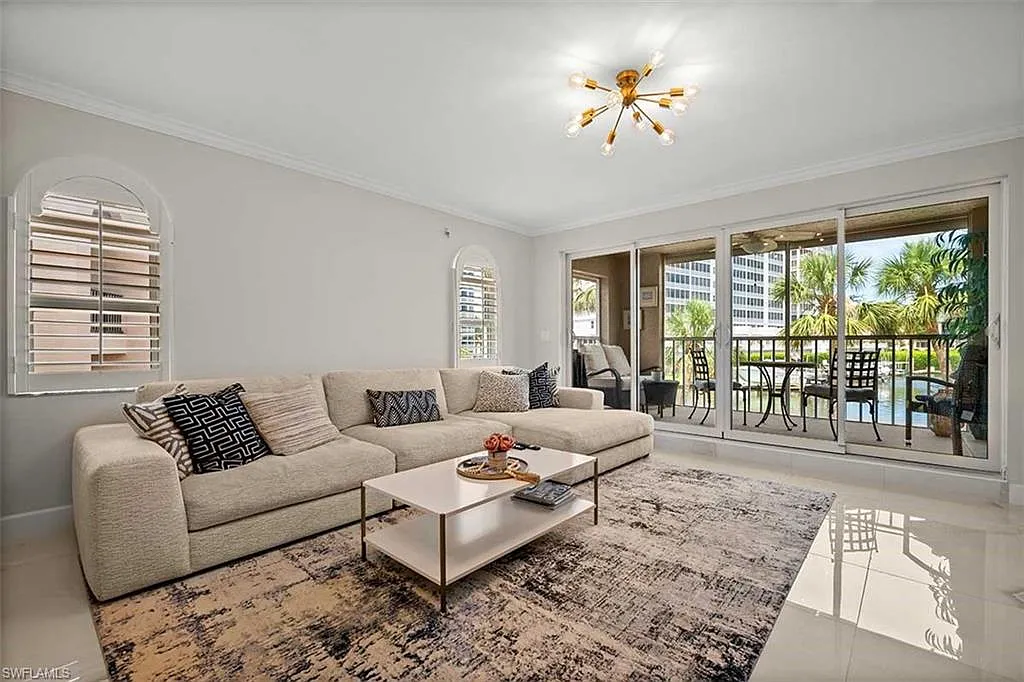 2 bed, 2.0 bath, 1221 sqft, $11,495 — Photo 3