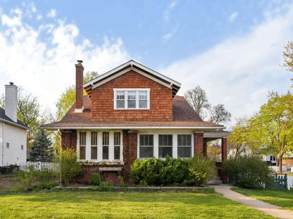 200 W Russell St, Barrington, IL 60010