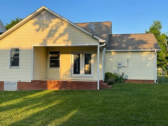 929 Nottingham Dr — Photo 3