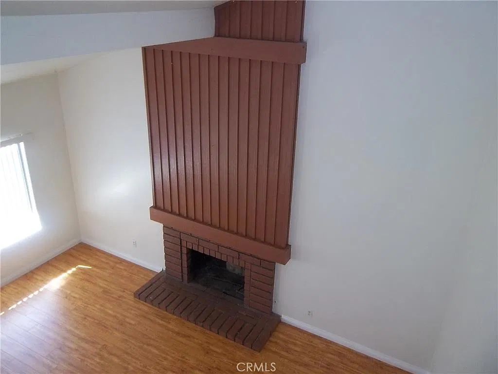 4 bed, 1289 sqft, $3,900 — Photo 3