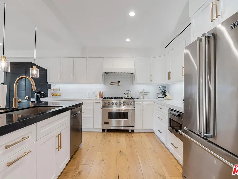 22745 Erwin St — Photo 28