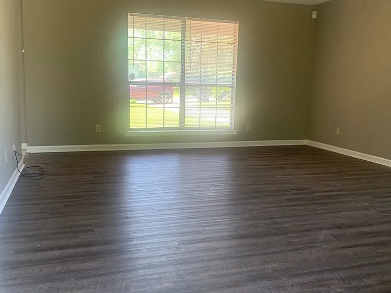 129 Blossom Dr — Photo 3