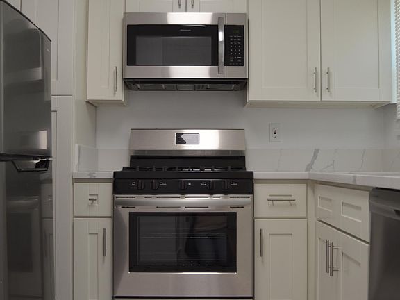 5th image of 810 N Fuller Ave