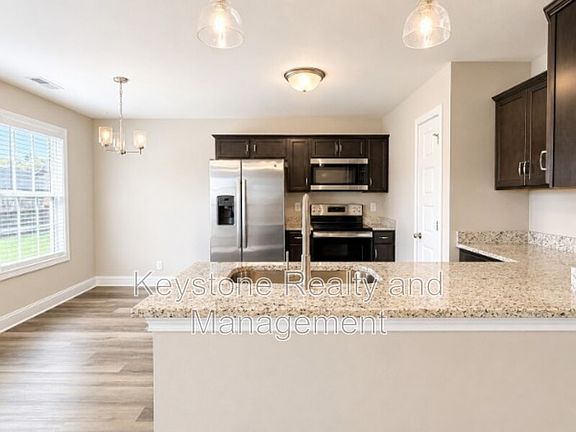 5th image of 1073 Dublin Dr