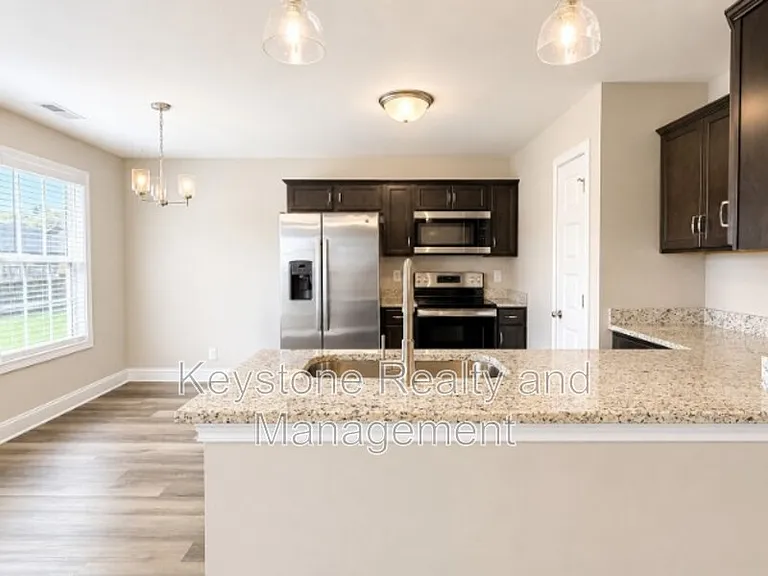 1073 Dublin Dr — Photo 5