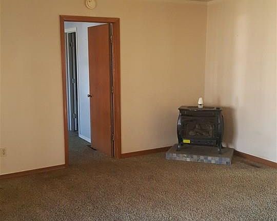 5th image of 900 Redbud Dr