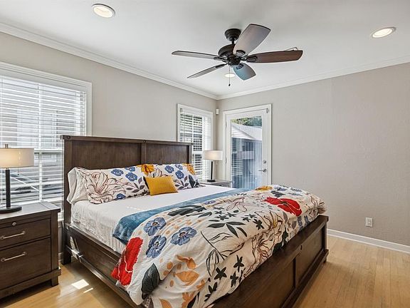 3rd image of 7015 Coronado Ave