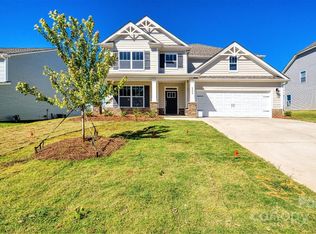 582 Fox Cove Rd, Hendersonville, NC 28792