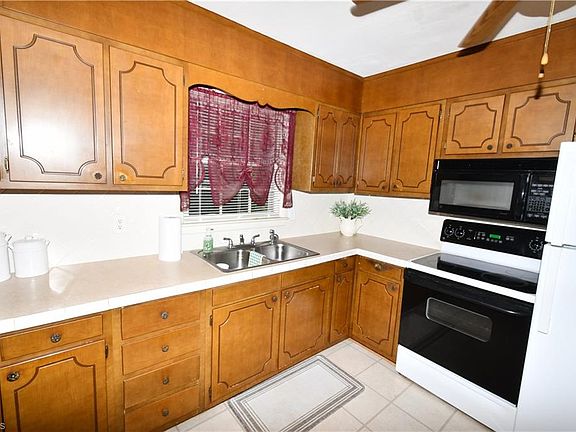 4th image of 219 Atkins Ln