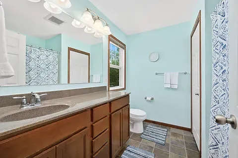 3 bed, 2.5 bath, 1638 sqft, $2,600 — Photo 4