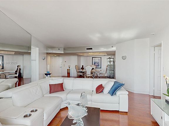 2nd image of 19195 NE 36th Ct APT 2907