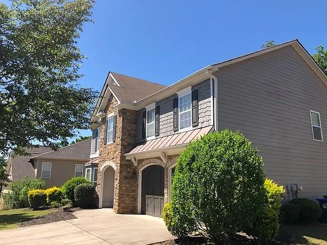 5 bed, 2.5 bath, 2934 sqft, $3,200 — Photo 3