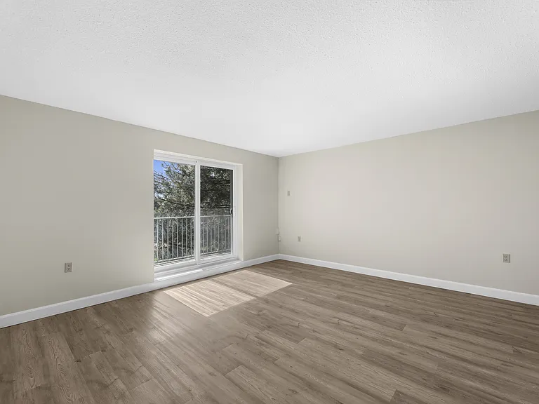 805 Grand Ave W — Photo 9