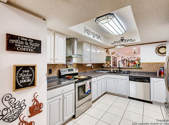 3rd image of 10941 Whisper Valley St