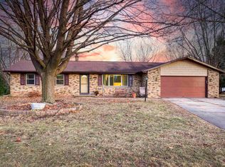 2865 Shade Tree Ct, Green Bay, WI 54313