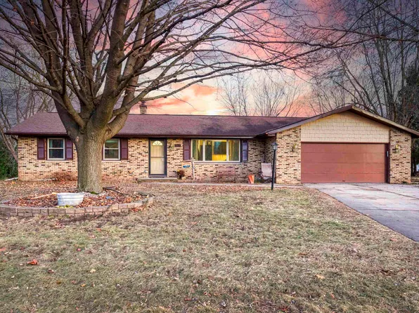 2865 Shade Tree Ct, Green Bay, WI 54313