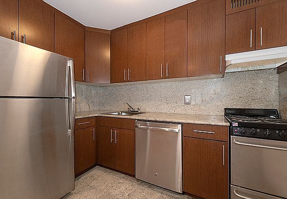 3rd image of 284 Mott St APT 2L