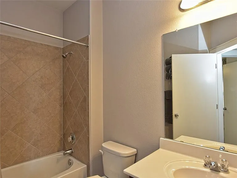 2001 Faro Dr #21 — Photo 12