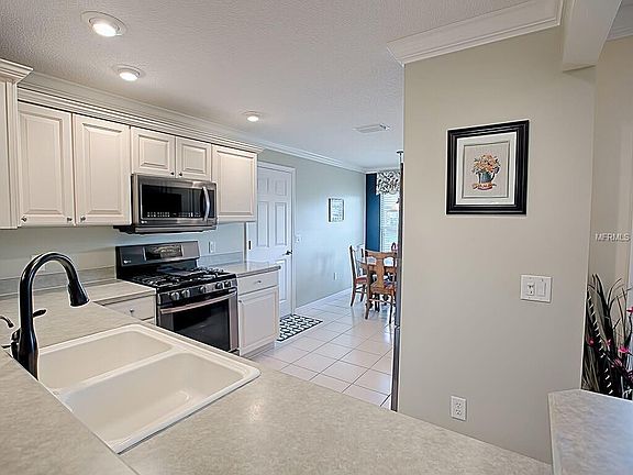 5th image of 604 Sherwood St