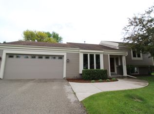 1235 Lambeth Rd, Waukesha, WI 53189