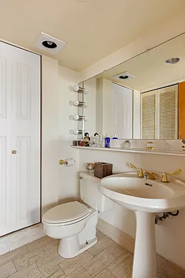 Bathroom, photo 1