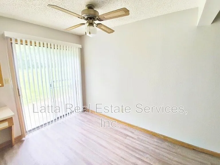 2115 Highridge Dr #C — Photo 6