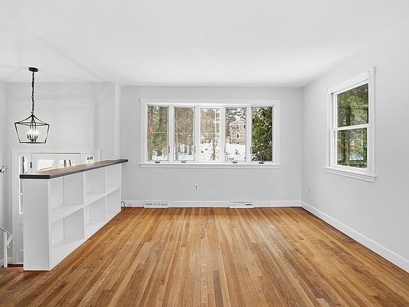 3rd image of 1 Joanne Rd