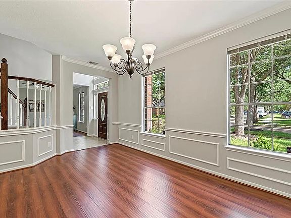 5th image of 215 Birch Hill Dr