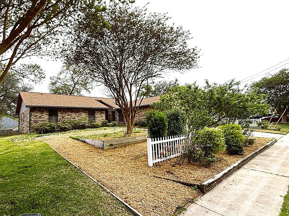 3rd image of 236 Karen Ct