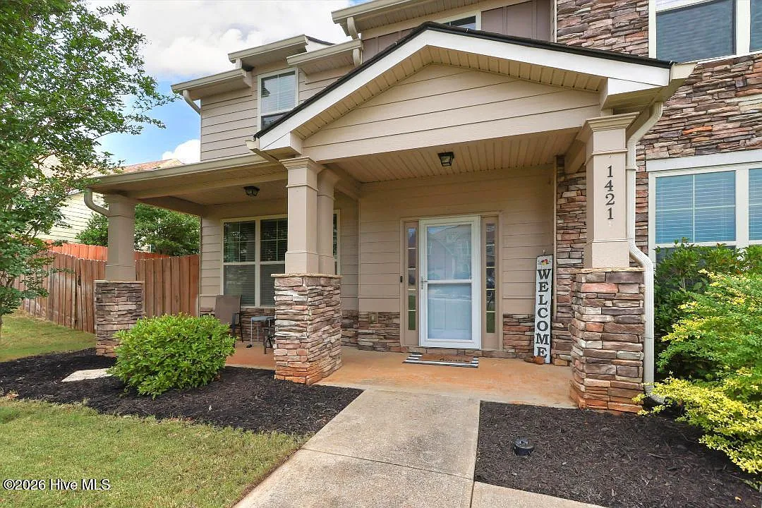 5 bed, 3.0 bath, 3620 sqft, $3,000 — Photo 4