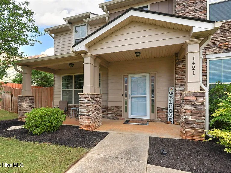 1421 Dooley Ln — Photo 4