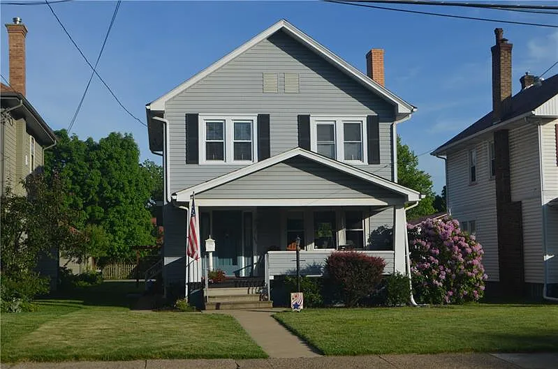 1115 4th St photo 1