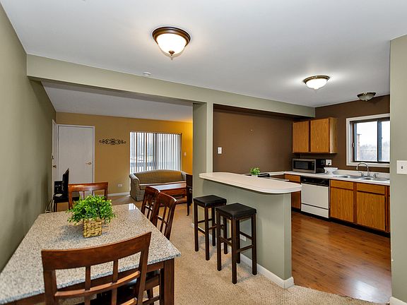 3rd image of 330 Shorewood Dr APT 2A