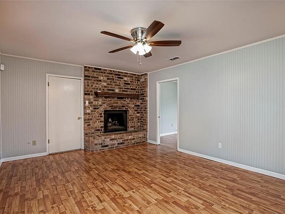 3rd image of 318 Topeka Dr