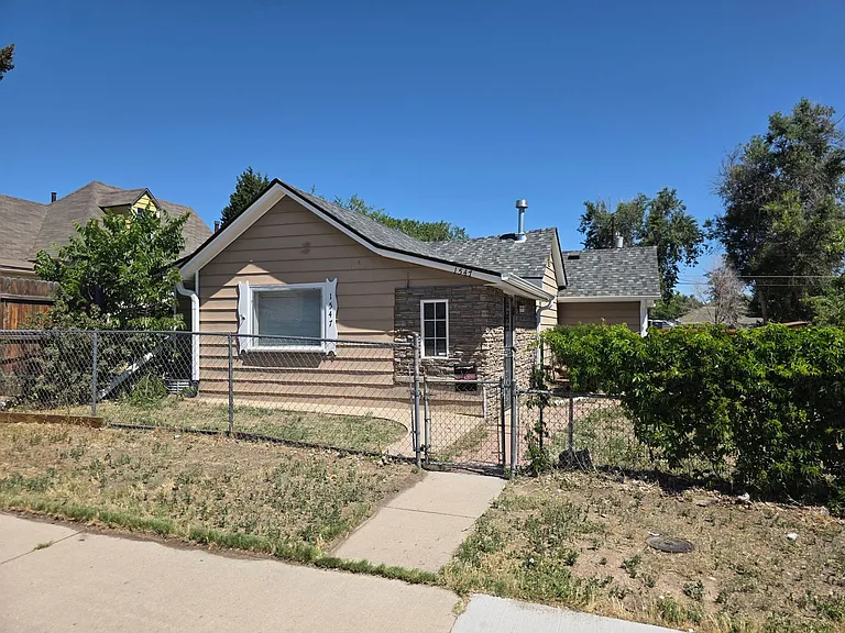 1547 W Byers Pl — Photo 2