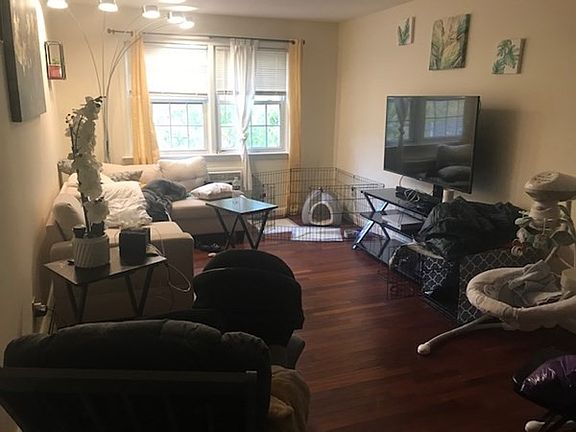 3rd image of 20 Danbury Dr APT 16