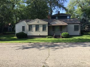 1572 Wilmot St, West Bloomfield, MI 48324