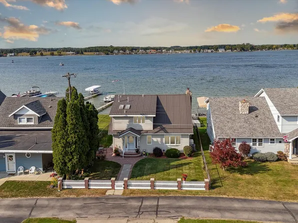 2235 Cove Trl, Crystal, MI 48818