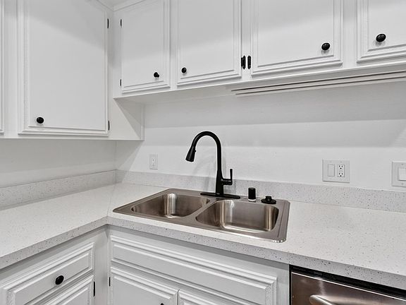 4th image of 260 Los Alamos Road