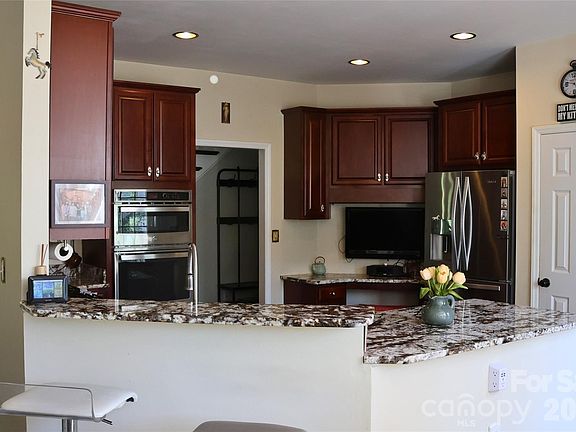 5th image of 2325 Perry Rd