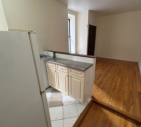 4th image of 1503 Lexington Ave Unit 2