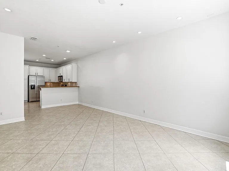 127 E Thatch Palm Cir — Photo 5