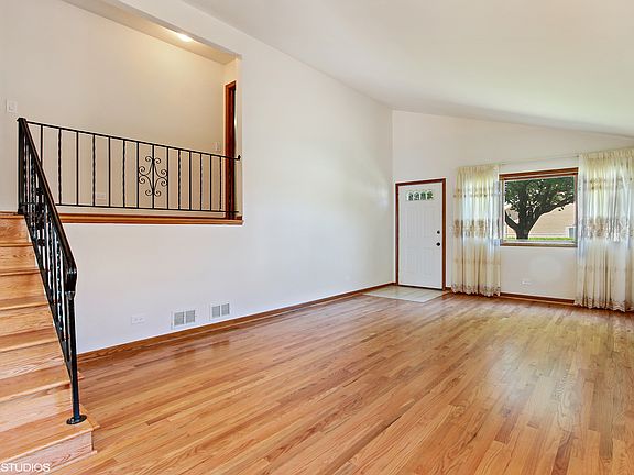 2nd image of 1015 S Pine Ave