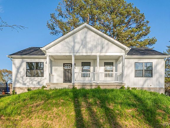 3rd image of 196 Lakeview Cir