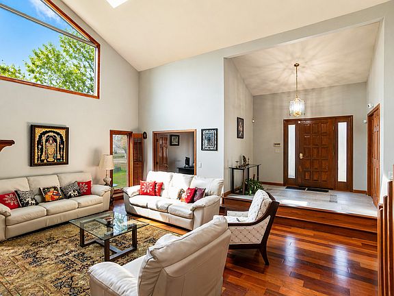 5th image of 1368 Hunter Cir