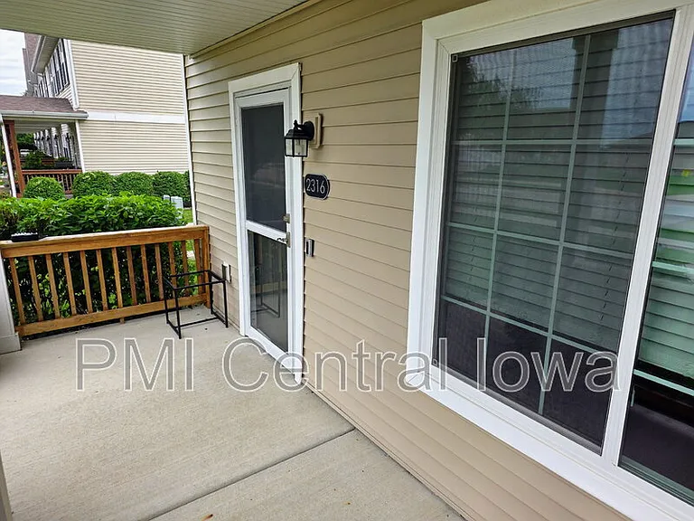 2316 Hazeltine Pl — Photo 2