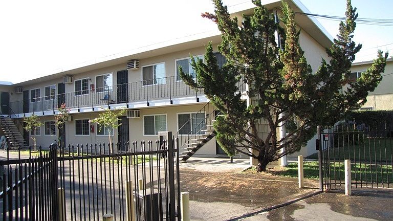 1st image of 561 Pecan St APT 3