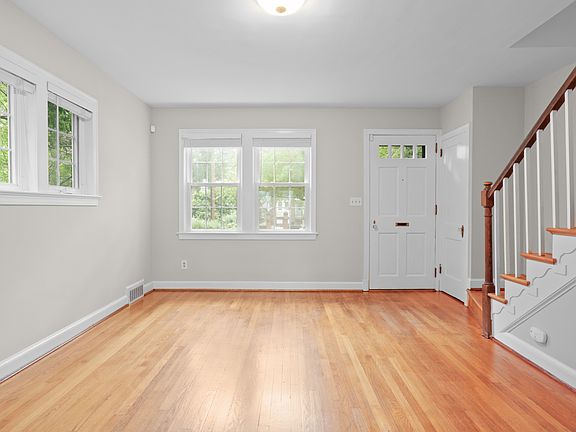 4th image of 426 E Nelson Ave