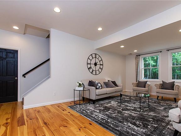 2nd image of 181 Winsor Ave