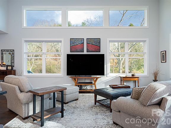 5th image of 122 Terrace Dr